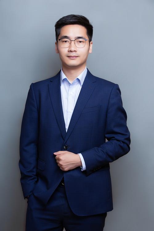 余华琴 视觉与舞美负责人